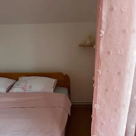 Flora Apartment