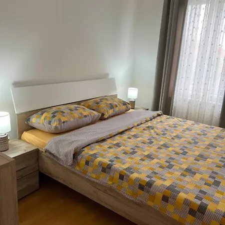 Flora Apartment *